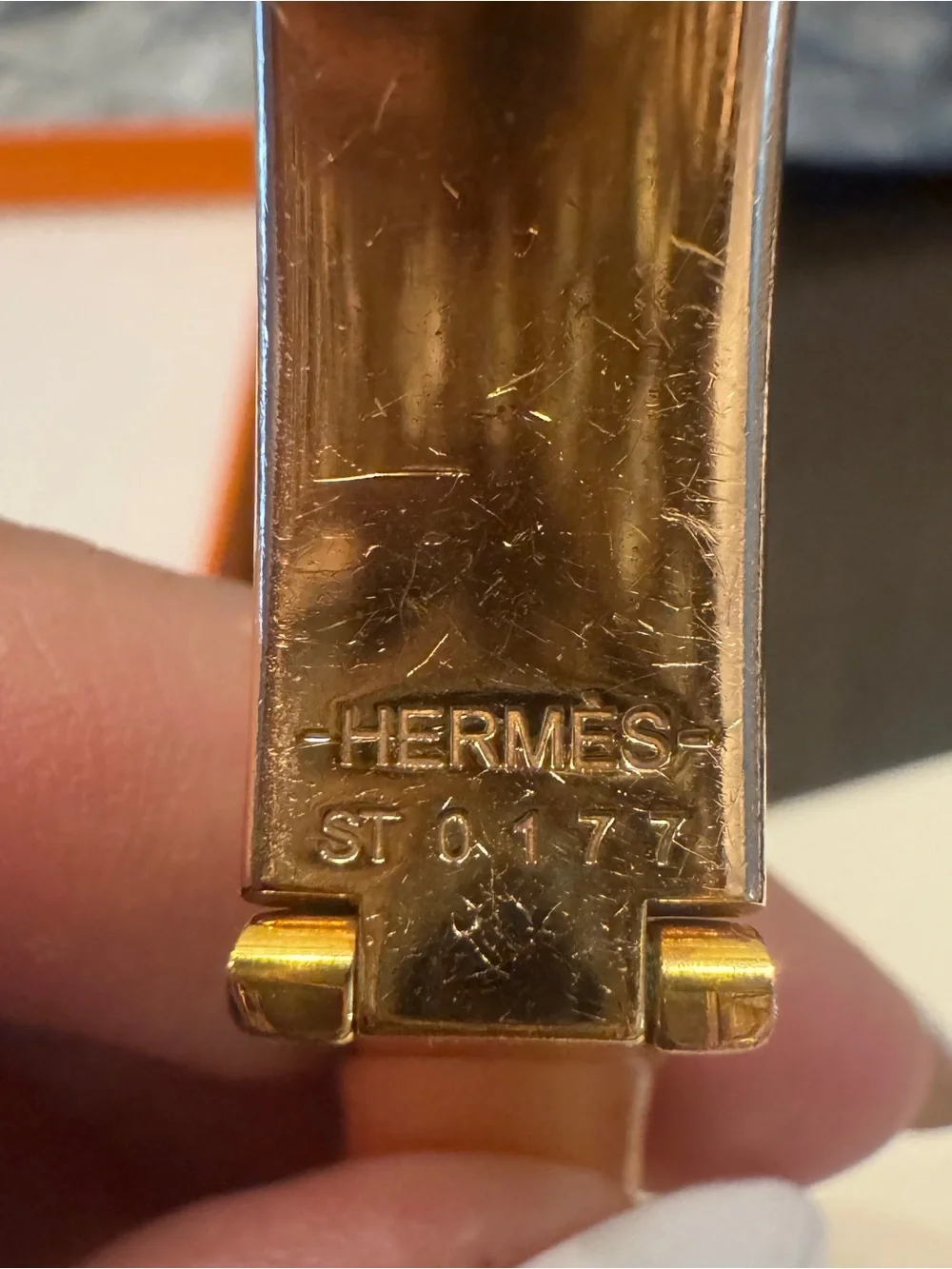 Authentic Hermès Clic H Enamel PM Bracelet in White and Yellow Gold with Receipt - Picture 11 of 14